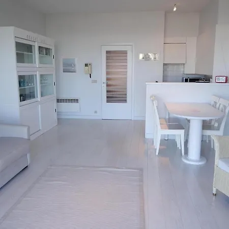 Lägenhet Bright In Nieuwpoort, Cleaning Included *
